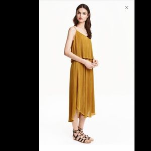 NWT H&M plisse dress